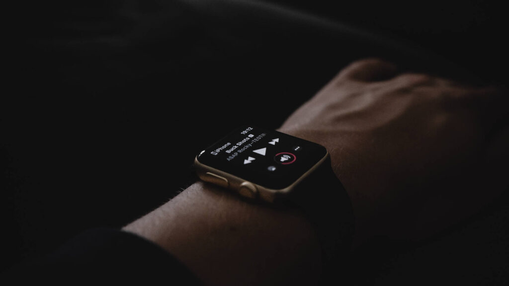 Apple WatchOS 9.5: Reviews Source : Wallpapers.com
